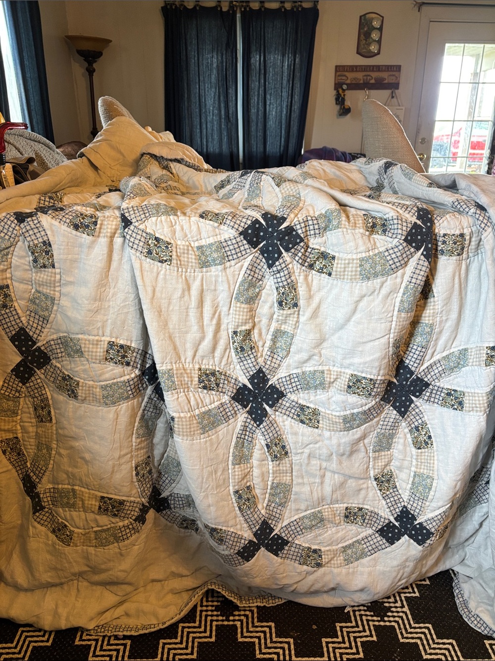 Source Unknown Blue and Cream Double Wedding Ring Quilt